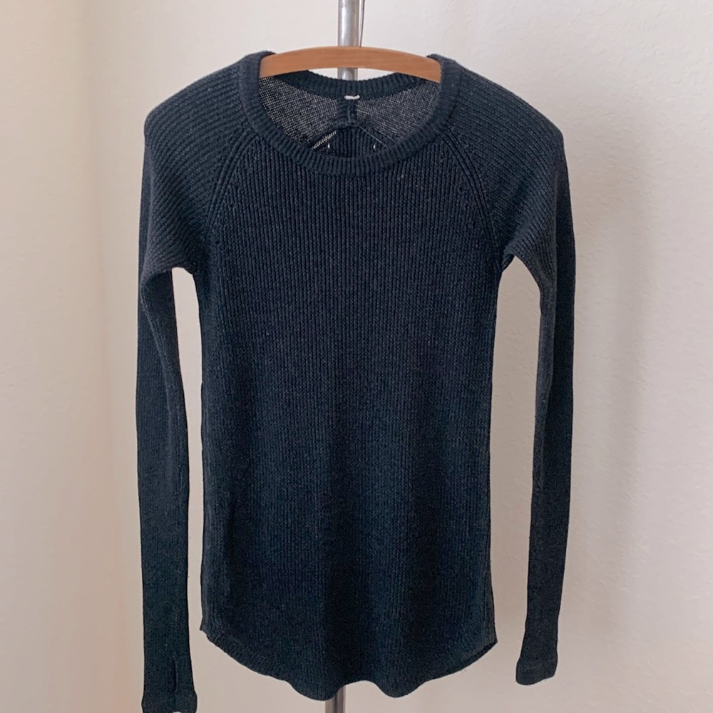 Lululemon Cabin Yogi crewneck sweater sz 2 thumbholes navy blue black cabincore